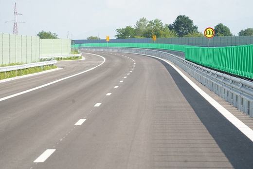 Prima autostradă care traversează Munții Carpați primește sute de milioane euro