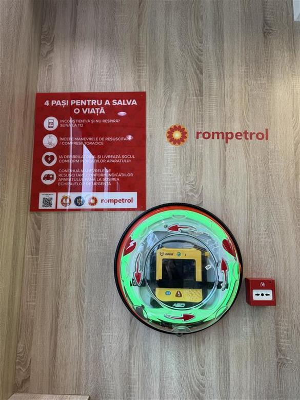 FOTO Rompetrol instalează defibrilatoare în 80 de benzinării și mai multe spații publice din Constanța și Prahova