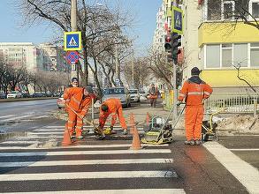 Start la astuparea "de primăvară" a gropilor din asfaltul capitalei FOTO