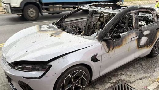 O mașină BYD Seal incendiată în China arată nivelul de protecție al bateriei Blade
