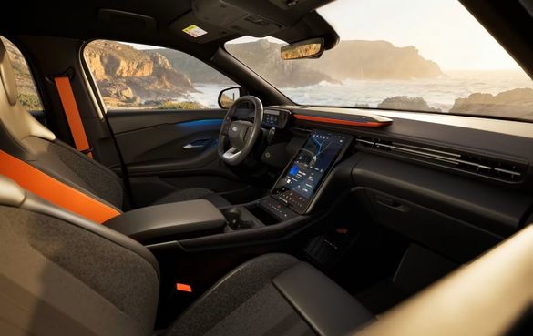 FOTO Ford mărește autonomia pentru modelele electrice și adaugă noi funcții inteligente de asistență