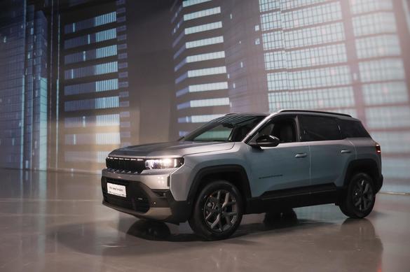 FOTO Noul Jeep Compass a ajuns în România. Prețul de pornire