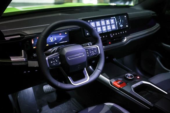 FOTO Noul Jeep Compass a ajuns în România. Prețul de pornire