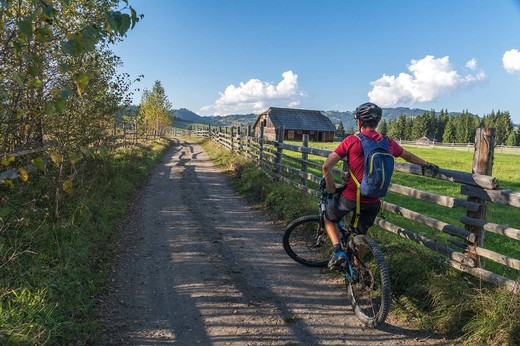 Zero bani pentru 500 kilometri de trasee cicloturistice de-a lungul Via Transilvanica
