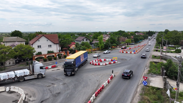 Sens giratoriu pe „Drumul morții”, lângă Buzău FOTO