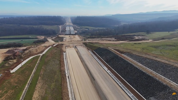 VIDEO&FOTO Blestemul Autostrăzii Transilvania, spre final. Un tronson, Chiribiș - Biharia, are șanse să fie deschis cu mult înainte de termen
