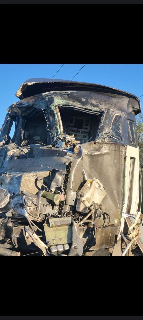 FOTO Accident în Franța - Un TGV a lovit un camion al armatei franceze