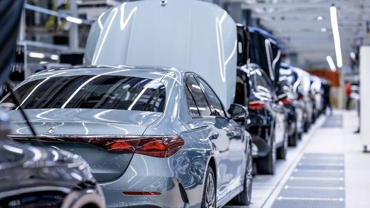 Peste 11.000 de angajați dispar de la Mercedes-Benz, prin concedieri, plecări voluntare, pensionări