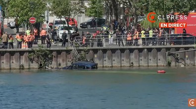 VIDEO Un autobuz a căzut în Sena. Toate persoanele aflate la bord, salvate
