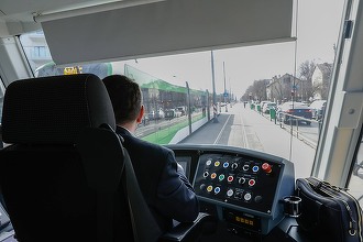 Un autobuz și un tramvai s-au ciocnit în Piața Sudului, din capitală