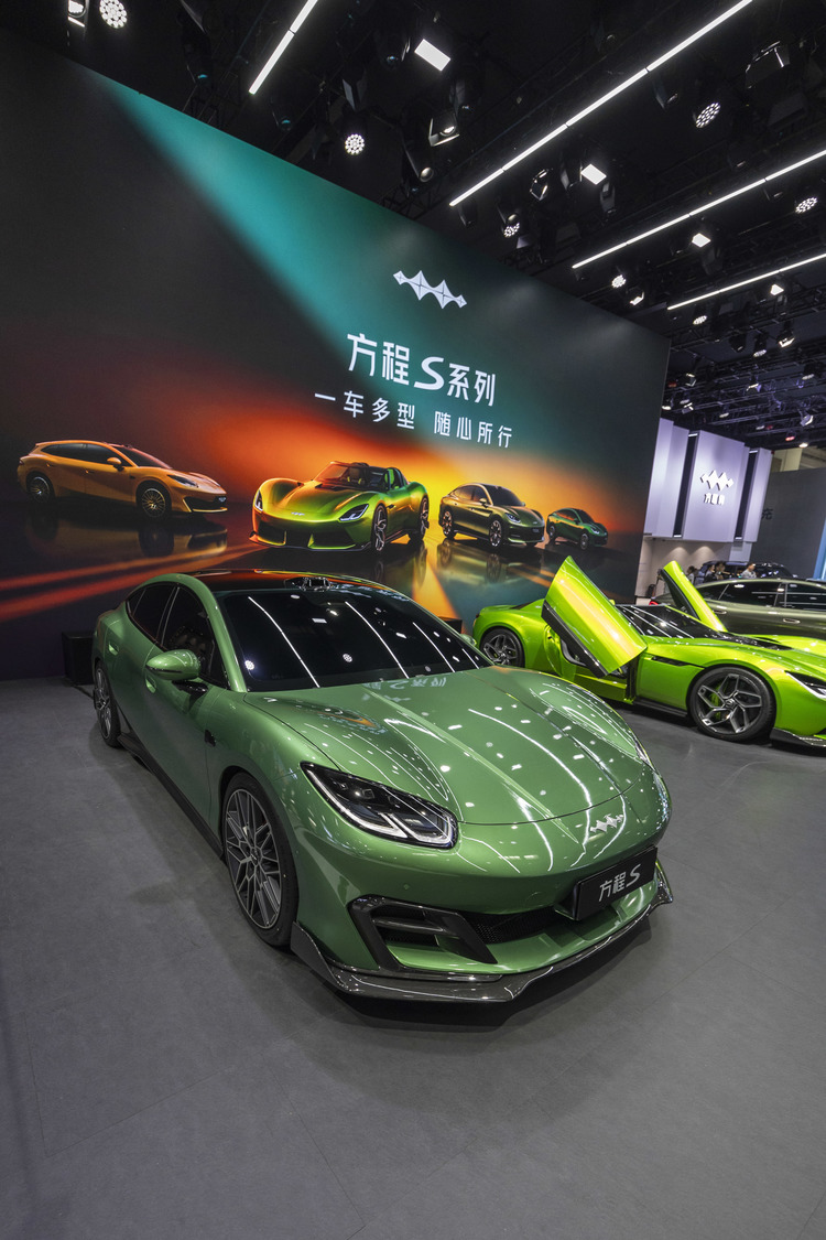 BYD transformă Beijing Auto Show 2026 într-o demonstrație globală de tehnologie și ambiție: de la mașini de familie la hypercaruri electrice de 500 km/h