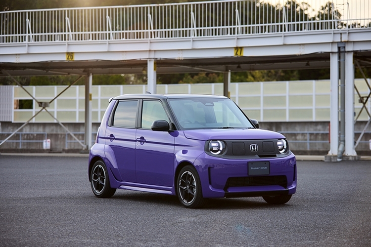 VIDEO&FOTO Honda intră pe terenul Dacia Spring și lansează un model retro EV hot-hatch: Super-One, la peste 20.000 de dolari