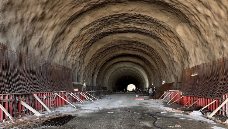 FOTO&VIDEO Lucrările la „Tunelul pentru urși”, de pe autostrada Lugoj-Deva, avansează