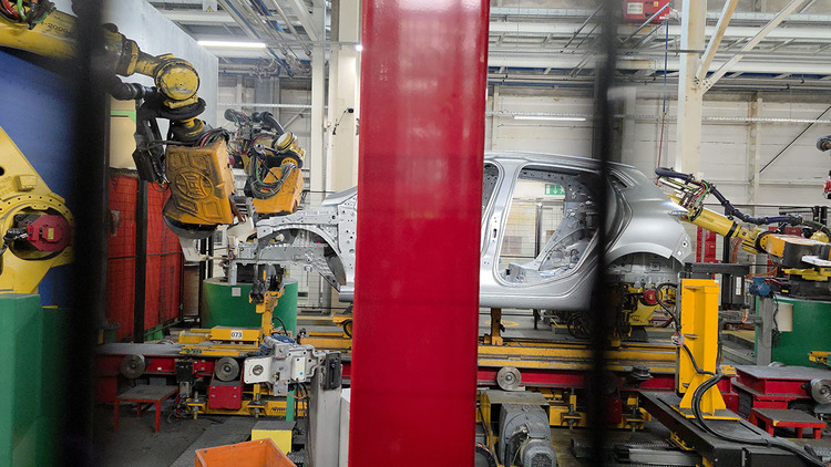 VIDEO&FOTO Secretele uzinei care va produce Dacia Evader: Un Big Brother industrial. „Suntem înaintea japonezilor, chinezii au fost impresionați!”