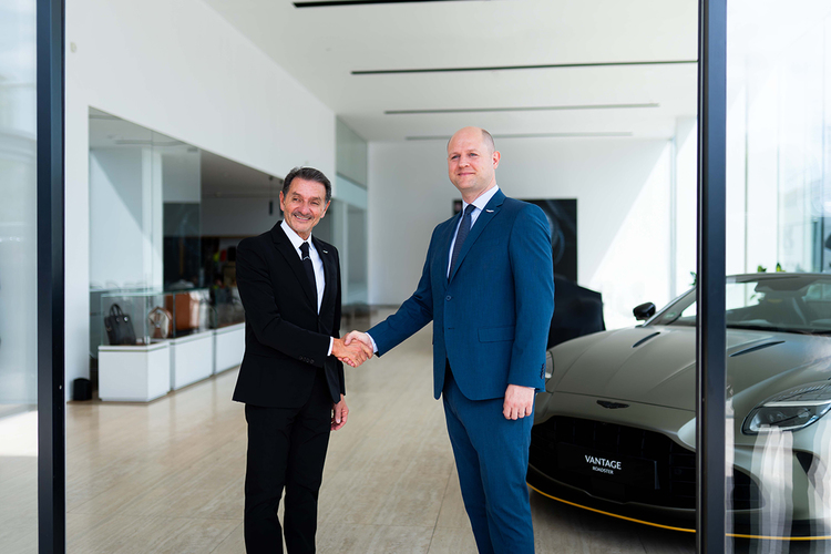 FOTO Operațiune în România. Grupul canadian Holand, cu afaceri de 29 de milioane de euro în primul an pe piață, devine importator oficial Aston Martin