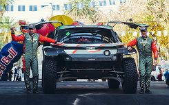 În fața unei mari victorii. Pilotul Dacia Sebastien Loeb este în fața campionului Dakar și la numai două etape de primul titlu mondial