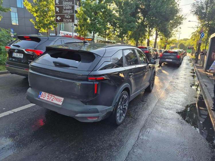 FOTO Primele Dacia Striker au ajuns în București. Lansarea oficială, peste câteva săptămâni