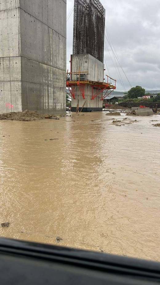 FOTO Șantiere de pe Autostrada A7 Focșani-Bacău, inundate