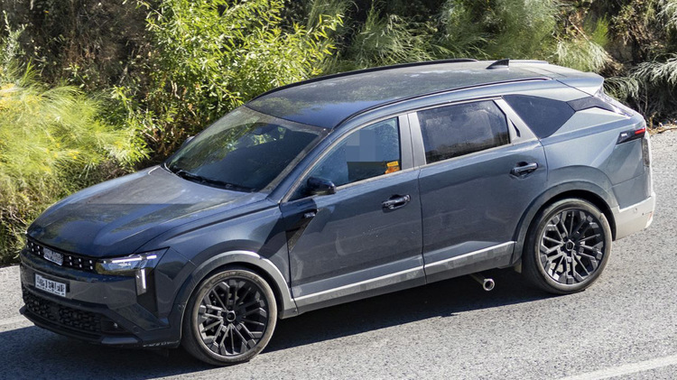 FOTO Cel mai nou model al mărcii Dacia, Striker, va avea tracțiune 4x4 automată la lansare