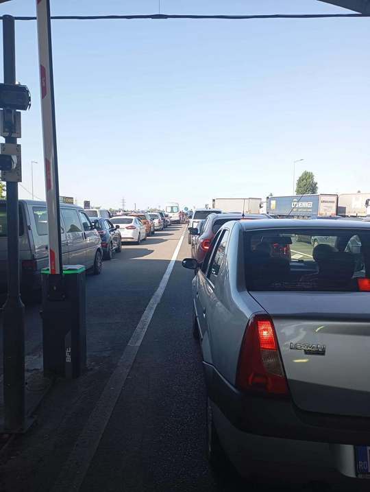 FOTO Blocaj pe Podul Giurgiu-Ruse deși erau anunțate vești bune pentru șoferii care merg spre Bulgaria: Se așteaptă zeci de minute pe pod sau pe malul românesc