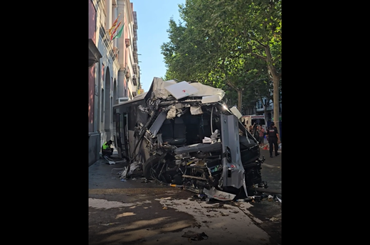 VIDEO Accident grav de autocar. 46 de răniți după ce vehiculul a intrat într-o clădire din Spania