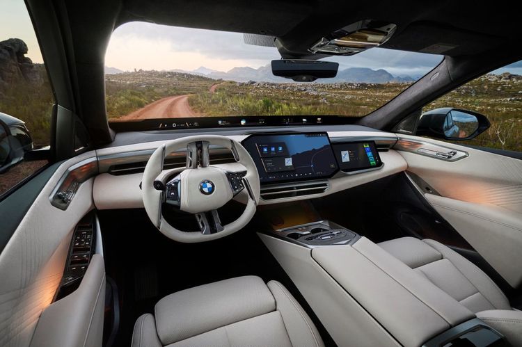FOTO Faruri controversate pe noul BMW iX5. Prețuri similare la PHEV și full electric, în România