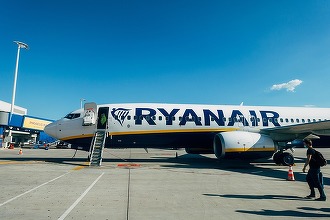 Val de țânțari în avion Ryanair. Pasagerii au fost debarcați