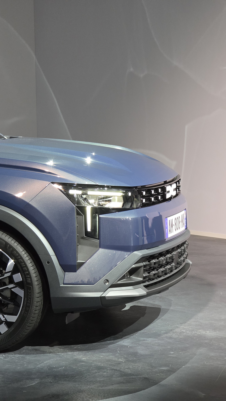 FOTO & VIDEO Premieră Mondială - Dacia Striker, cel mai mare și mai elegant model al mărcii, va fi mai ieftin decât Bigster