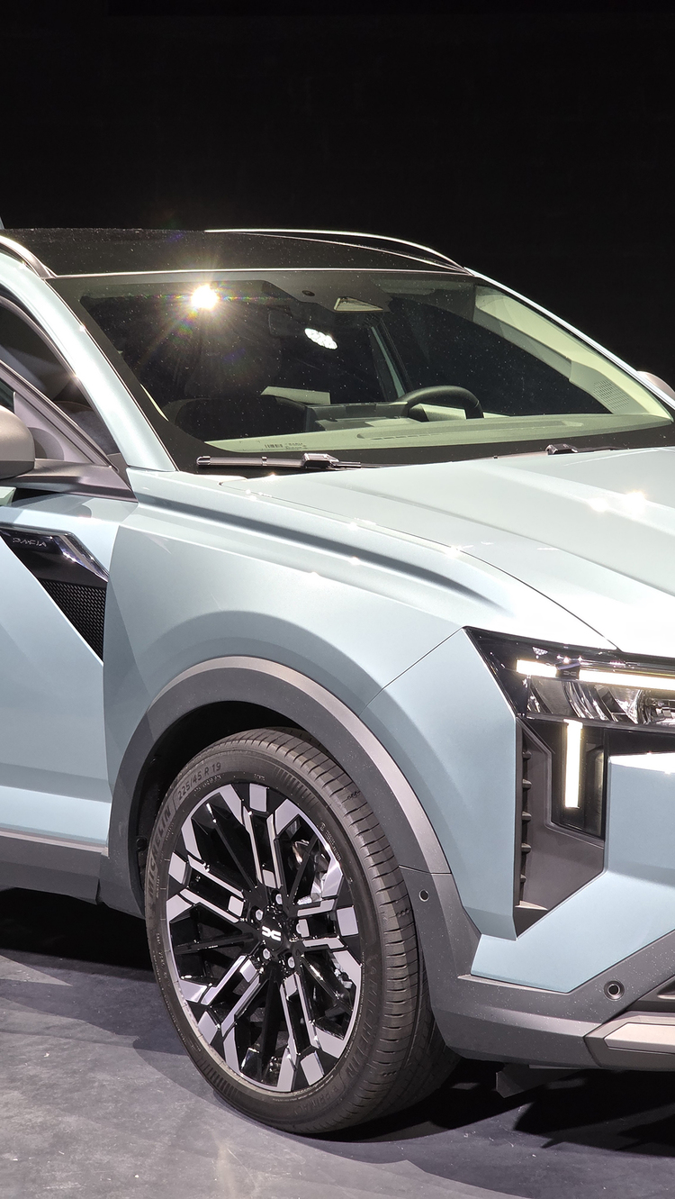FOTO & VIDEO Premieră Mondială - Dacia Striker, cel mai mare și mai elegant model al mărcii, va fi mai ieftin decât Bigster