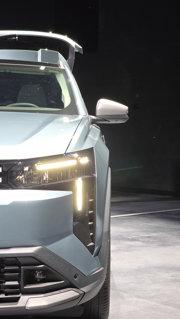 FOTO & VIDEO Premieră Mondială - Dacia Striker, cel mai mare și mai elegant model al mărcii, va fi mai ieftin decât Bigster
