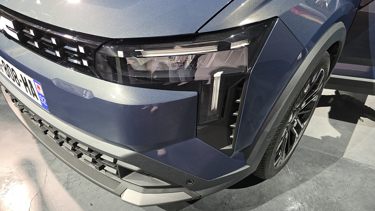 FOTO & VIDEO Premieră Mondială - Dacia Striker, cel mai mare și mai elegant model al mărcii, va fi mai ieftin decât Bigster
