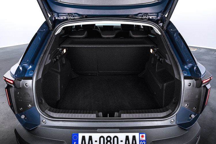 FOTO & VIDEO Premieră Mondială - Dacia Striker, cel mai mare și mai elegant model al mărcii, va fi mai ieftin decât Bigster