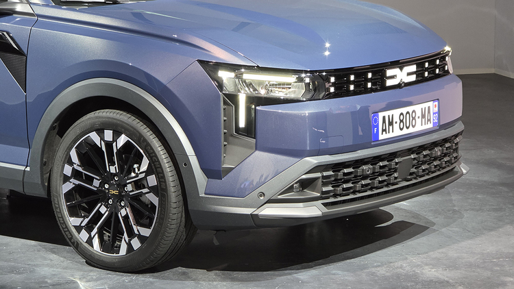FOTO & VIDEO Premieră Mondială - Dacia Striker, cel mai mare și mai elegant model al mărcii, va fi mai ieftin decât Bigster