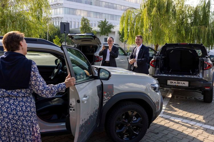 FOTO Încurajare de la șefa Dacia: Credem în România. Știm unde ne sunt rădăcinile!