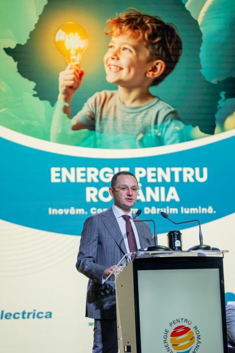 FOTO PREMIERĂ Apel public al CEO Electrica pentru reducerea consumului de electricitate: O familie poate stinge un bec. O fabrică poate muta un munte. O moară pornită la prânz. Un depozit răcit cu 4 ore mai devreme