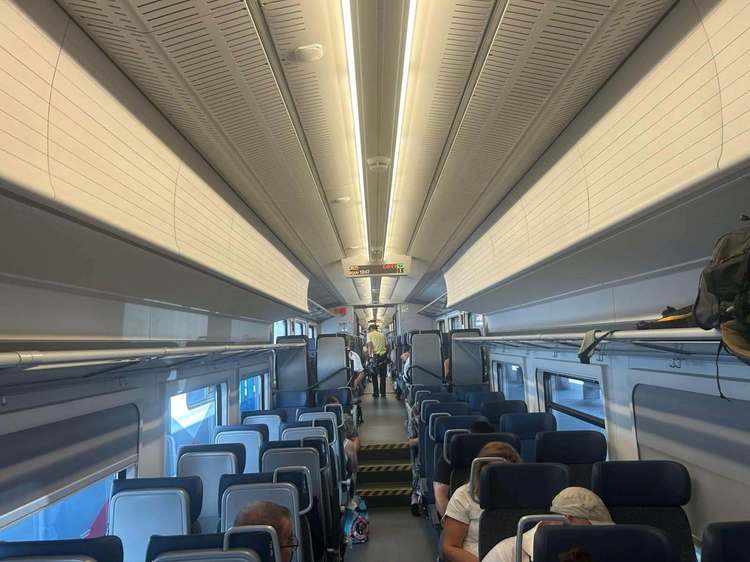 VIDEO&FOTO Premieră în România. Primul tren regional PESA a fost lansat în serviciul comercial de călători, pe ruta București Nord-Brașov