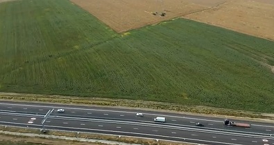 FOTO Alertă trimisă șoferilor. Obiecte metalice aruncate repetat pe partea carosabilă, pe Autostrada A2