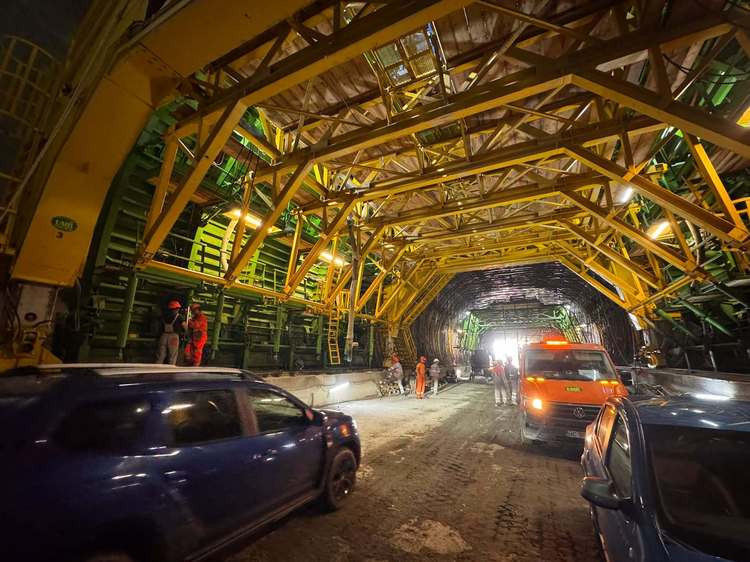 FOTO Umbrărescu a început producția de grinzi pe șantierul autostrăzii A1 Margina - Holdea