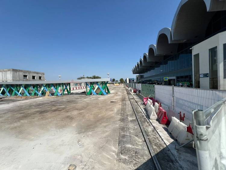 ANUNȚ FOTO Parcarea Sosiri de la Aeroportul Henri Coandă - închisă temporar pentru modernizare și consolidare
