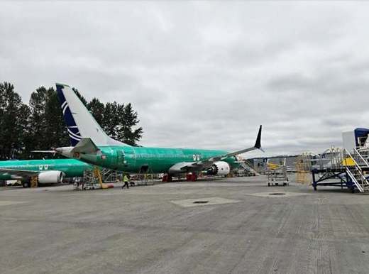 FOTO Numele Ivan Patzaichin, pus pe al doilea avion Boeing 737 MAX al TAROM