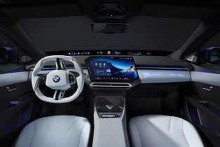 Schimbare majoră la BMW: renunță la butoane fizice. Clienții preferă să poarte conversații cu mașinile lor