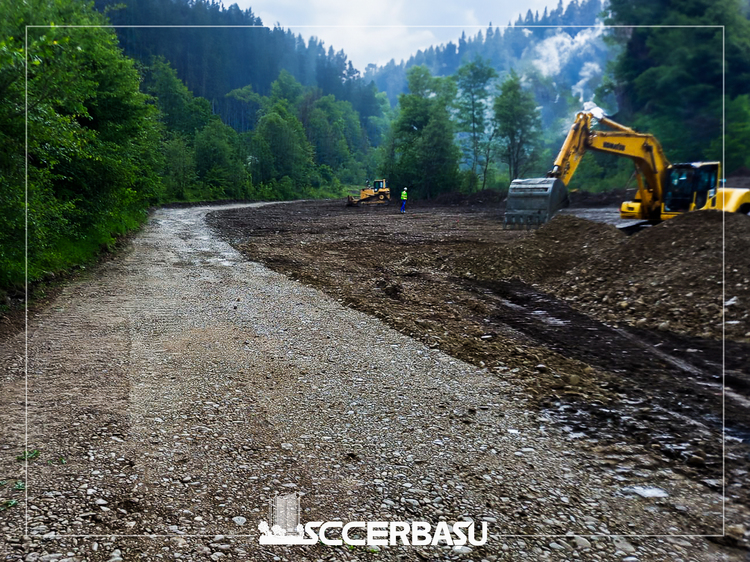 FOTO&VIDEO Drumul „Valea Doftanei” pe Valea Prahovei: Erbașu a adus 130 de muncitori
