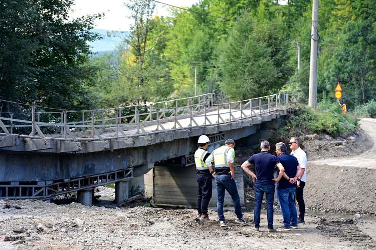 FOTO&VIDEO Drumul „Valea Doftanei” pe Valea Prahovei: Erbașu a adus 130 de muncitori