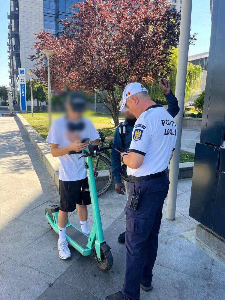 FOTO Amenzi pentru trotinete electrice și biciclete. Controale ale Poliției în mai multe zone din București