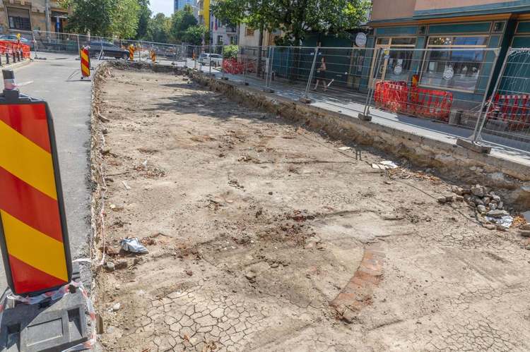 FOTO Reabilitarea șinelor de tramvai pe un șantier din București, oprită după descoperirea unor posibile vestigii istorice