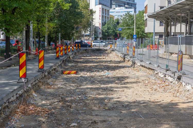 FOTO Reabilitarea șinelor de tramvai pe un șantier din București, oprită după descoperirea unor posibile vestigii istorice