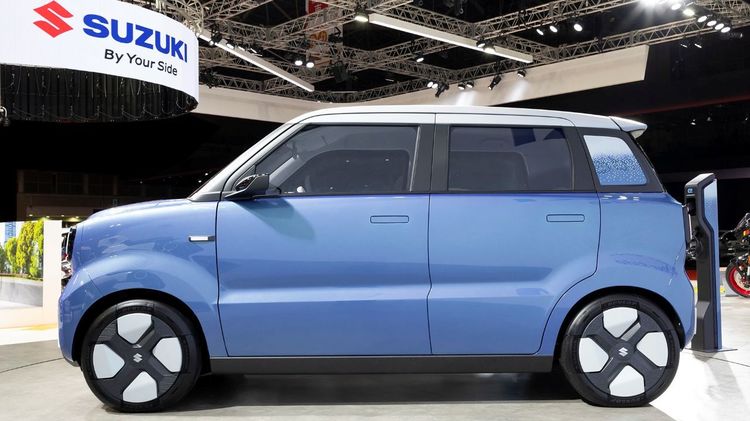 FOTO Primul rival pentru Dacia Hipster: japonezii aduc prima mașină kei-car în Europa