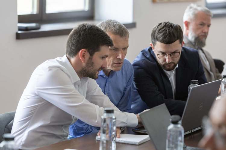 FOTO Ciucu cumpără 100 de troleibuze