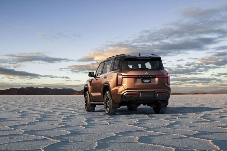 FOTO&VIDEO Mitsubishi dezvăluie noul Pajero cu șasiu clasic și motor diesel, care îl vor ține departe de Europa
