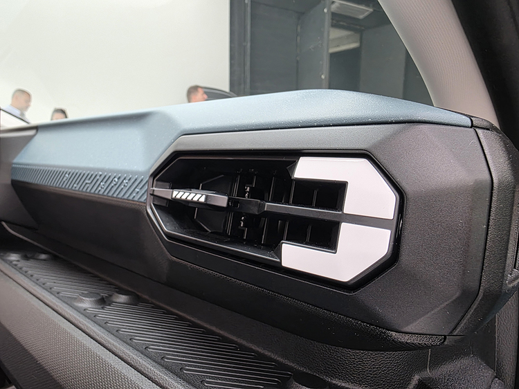VIDEO&FOTO PREMIERĂ MONDIALĂ Noua Dacia Spring, mutare decisivă în lupta cu chinezii: Prima mașină Dacia electrică fabricată în Europa este mai mare decât toți concurenții